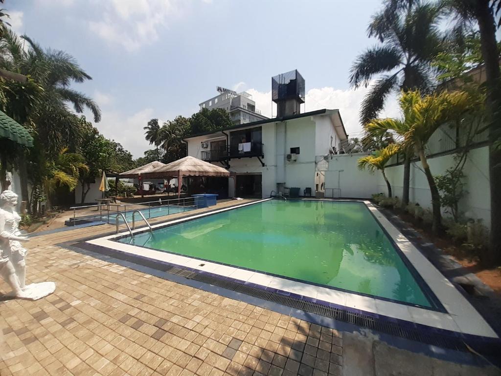 Πισίνα στο ή κοντά στο The Sanford Hotel & Restaurant Colombo