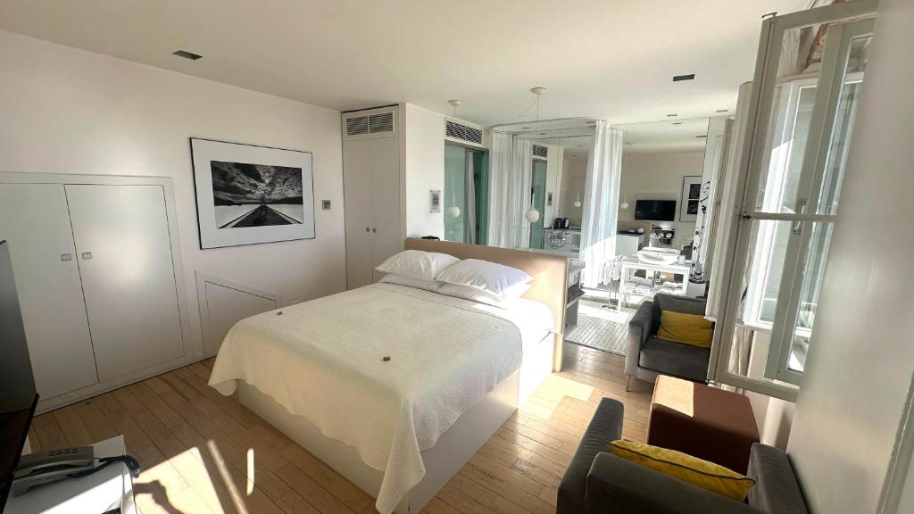 TV o dispositivi per l'intrattenimento presso Riva Luxury Suites