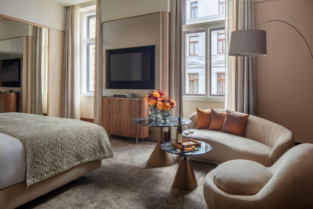 Postel nebo postele na pokoji v ubytování Anantara Palais Hansen Vienna - newly renovated