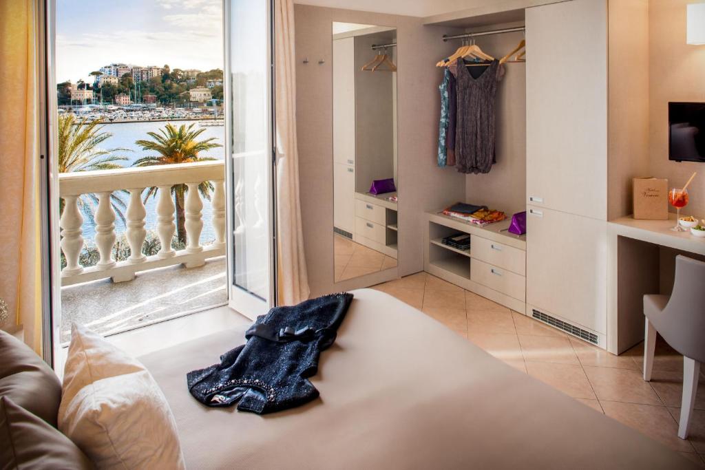 TV a/nebo společenská místnost v ubytování Hotel Vesuvio