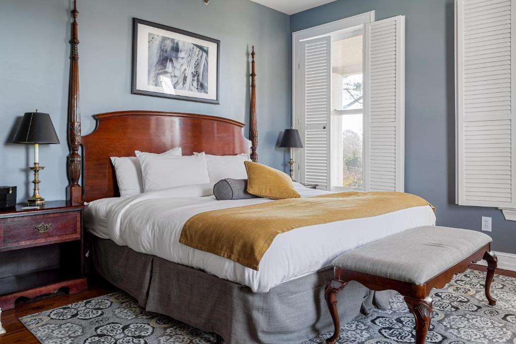 Stone Mountain Manor - 