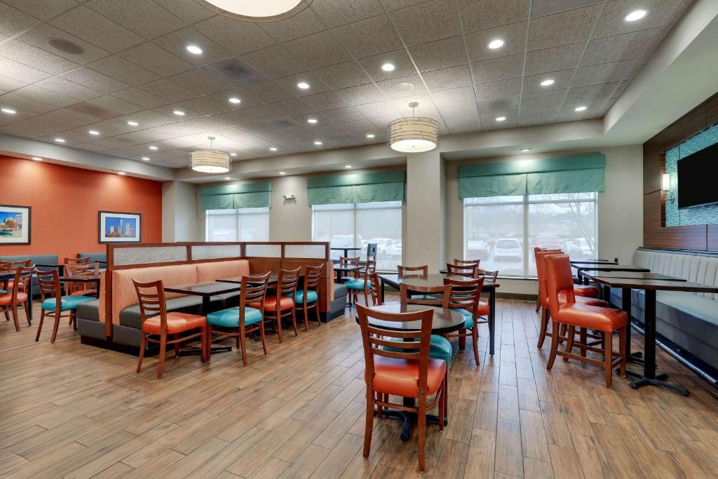 Drury Inn & Suites Charlotte Arrowood photo