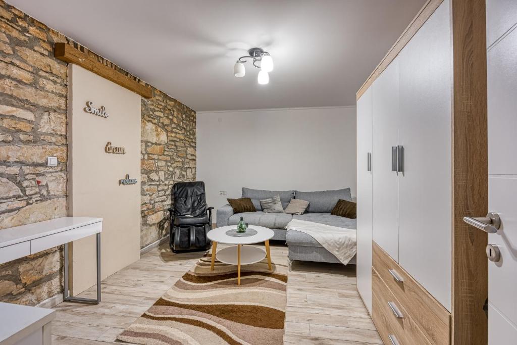 Apt Alice - Lovely Terrace & Garage - Happy Rentals