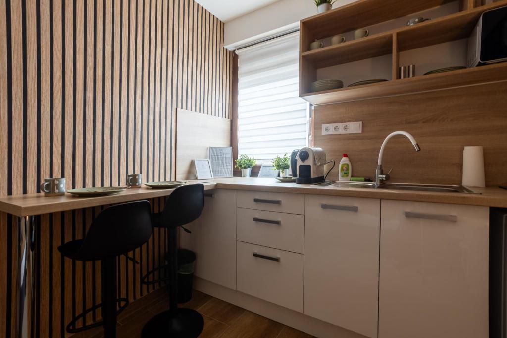 Kuchyň nebo kuchyňský kout v ubytování RP Apartmanház