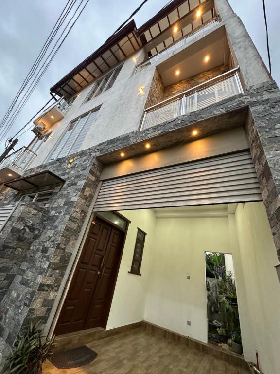 a building with a door and a balcony at Nomad House in Kandana