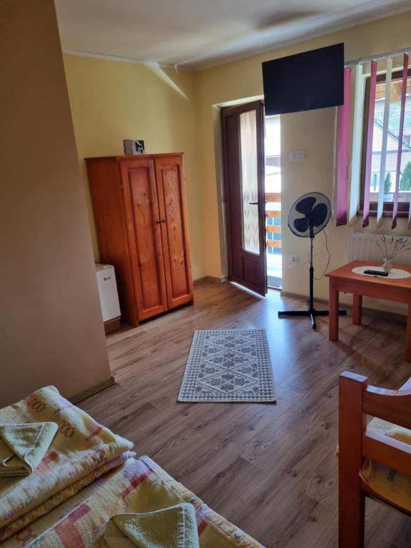 Postel nebo postele na pokoji v ubytování Casa Monika Ciocarliei