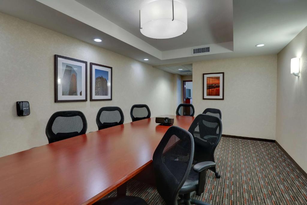 Drury Inn & Suites Charlotte Arrowood photo