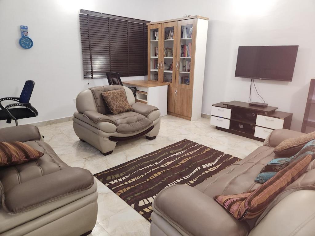 Гостиная зона в Smart 1 bedroom by Stella Maris Life camp, Abuja