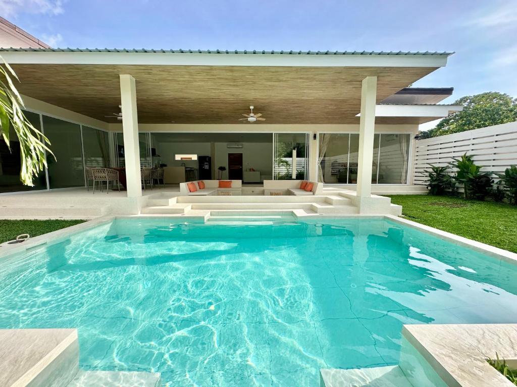 Hồ bơi trong/gần The Private Pool Villas