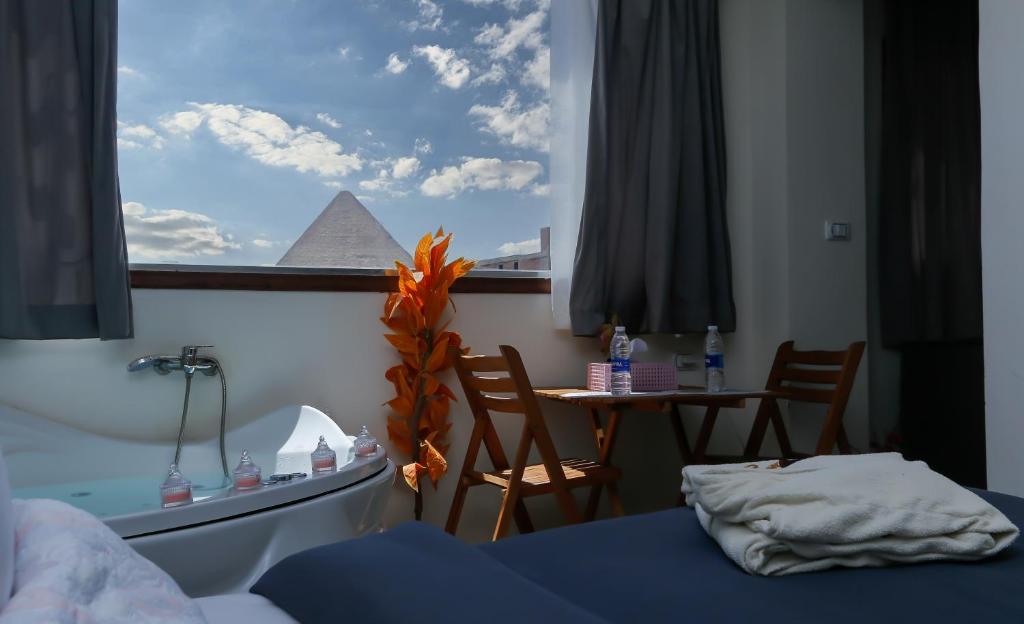 Postel nebo postele na pokoji v ubytování king pyramids