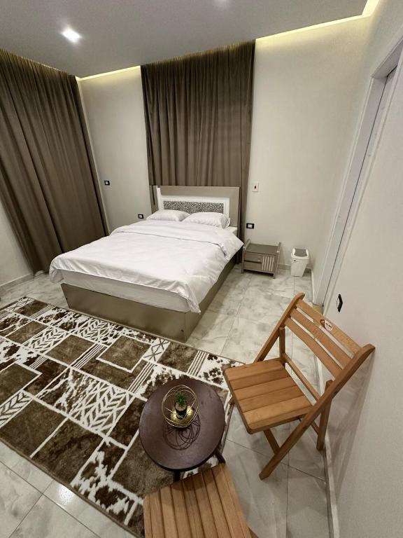 Postel nebo postele na pokoji v ubytování La Casa Del Rey II Downtown Cairo