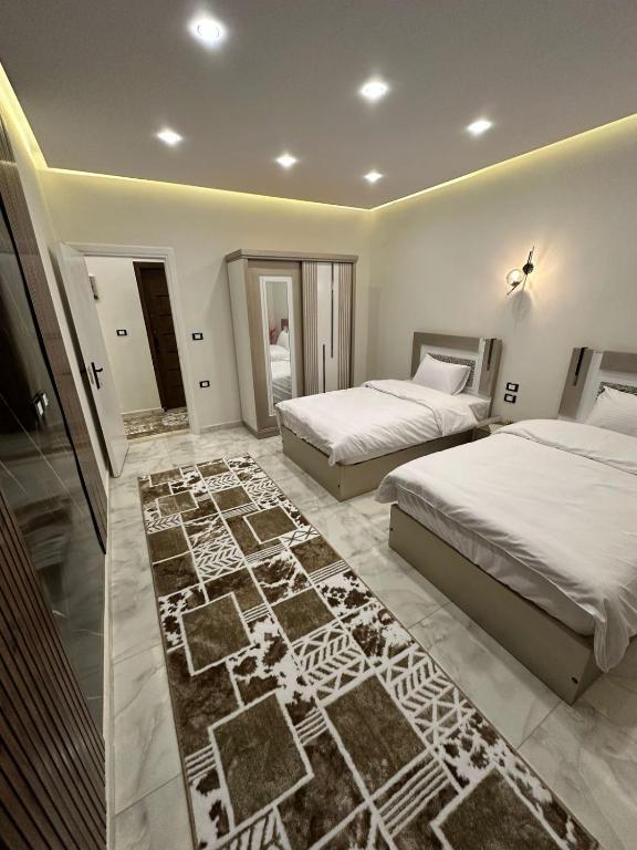 Postel nebo postele na pokoji v ubytování La Casa Del Rey II Downtown Cairo