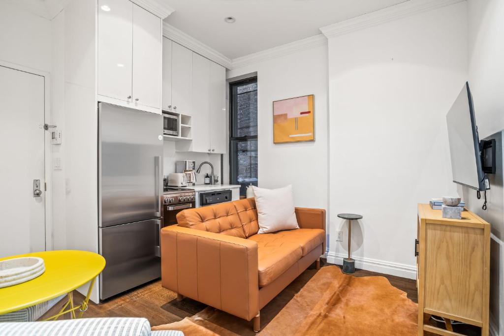 Η κουζίνα ή μικρή κουζίνα στο Charming Midtown 3BD 1 Bath Near Times Square & Central Park
