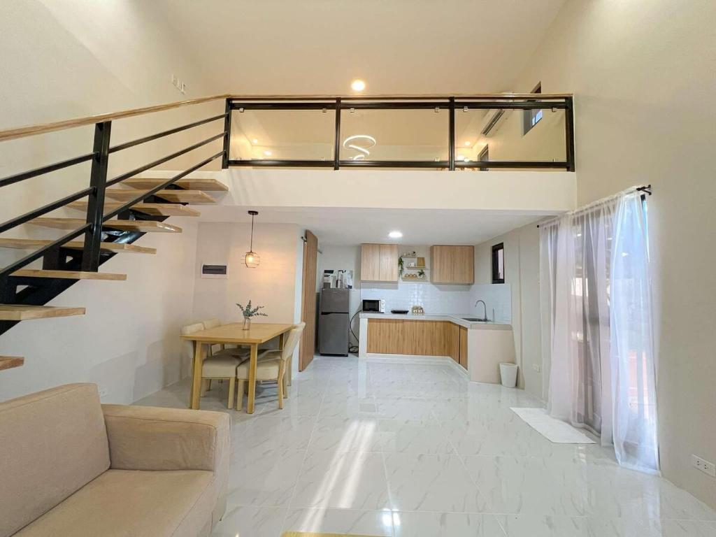 Η κουζίνα ή μικρή κουζίνα στο THE KABIN LOFT in Pampanga