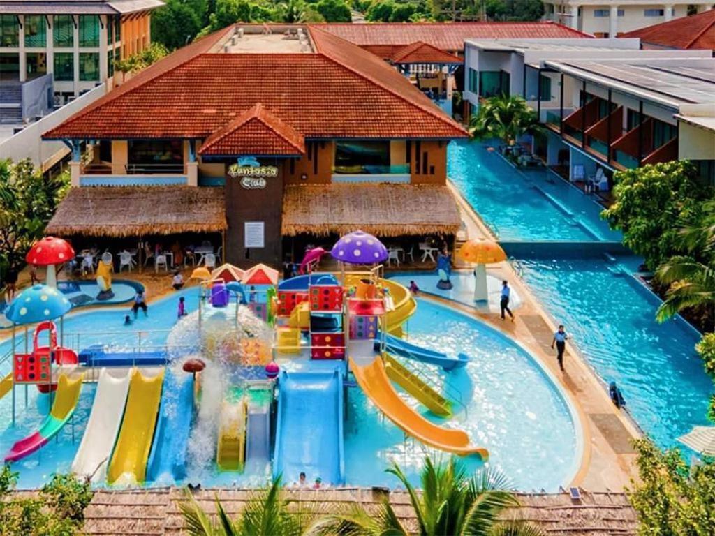 Hồ bơi trong/gần The Bed Vacation Rajamangala Hotel