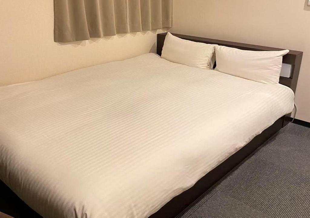 Postel nebo postele na pokoji v ubytování Floral Hotel · SakaisuJi-Honmachi Osaka