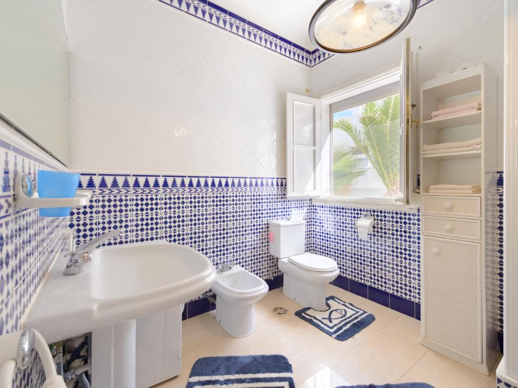 A bathroom at Villa Fortuna