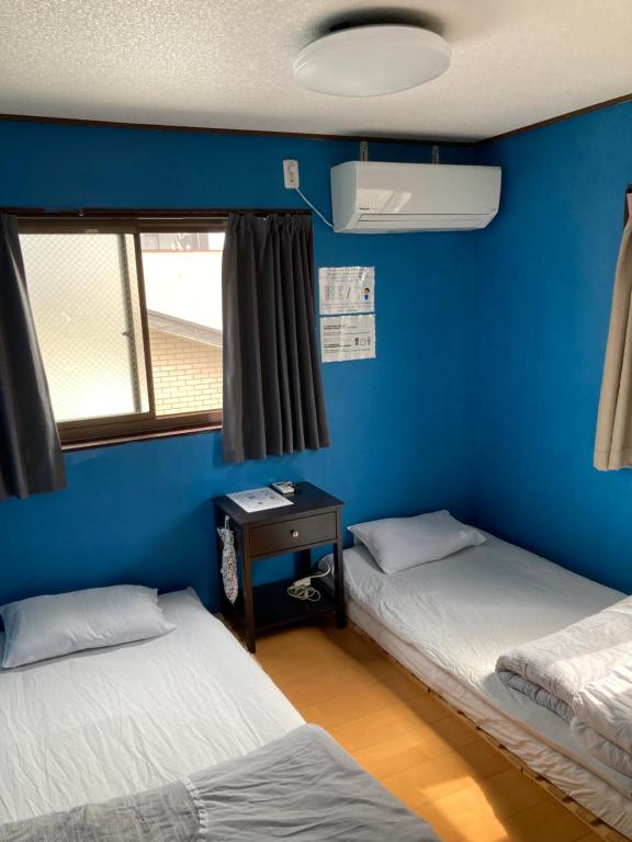 Postel nebo postele na pokoji v ubytování Hostel Blue Door ホステル ブルードア