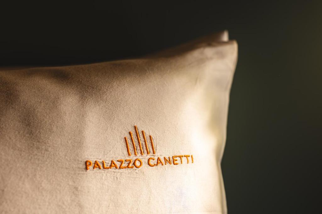Palazzo Canetti Locarno - Piazza Grande - Suites & Rooms - Easy Self Check-In - Resim 14