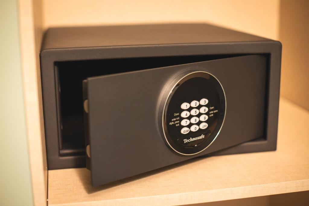 Palazzo Canetti Locarno - Piazza Grande - Suites & Rooms - Easy Self Check-In - Resim 39