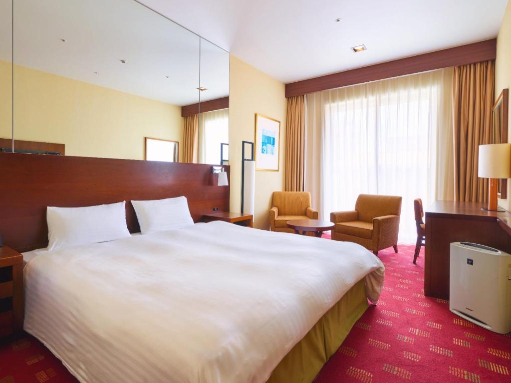 Postel nebo postele na pokoji v ubytování Miyako Hotel Kyoto Hachijo
