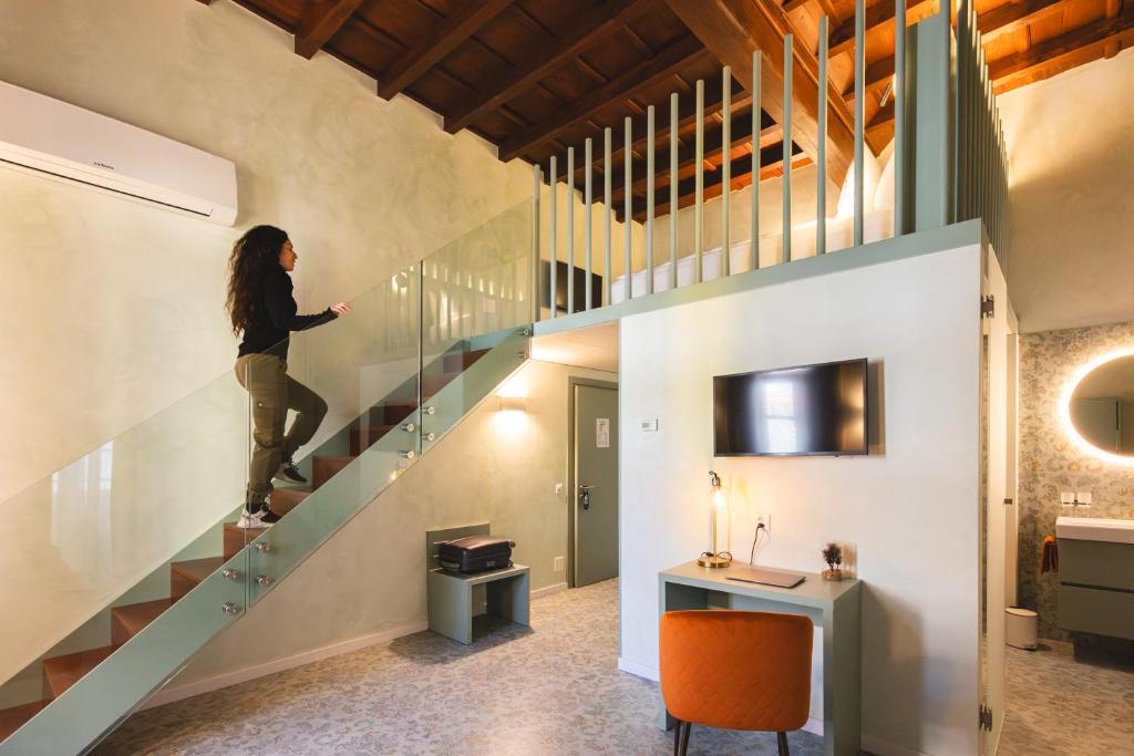 TV a/nebo společenská místnost v ubytování Palazzo Canetti Locarno - Piazza Grande - Suites & Rooms - Easy Self Check-In