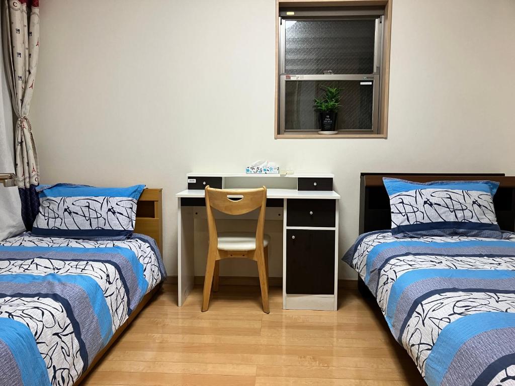 Un ou plusieurs lits dans un hébergement de l'établissement 新規OPEN8割！1棟貸切・10名可能！秋葉原まで13分、新宿まで32分／スカイツリー近く