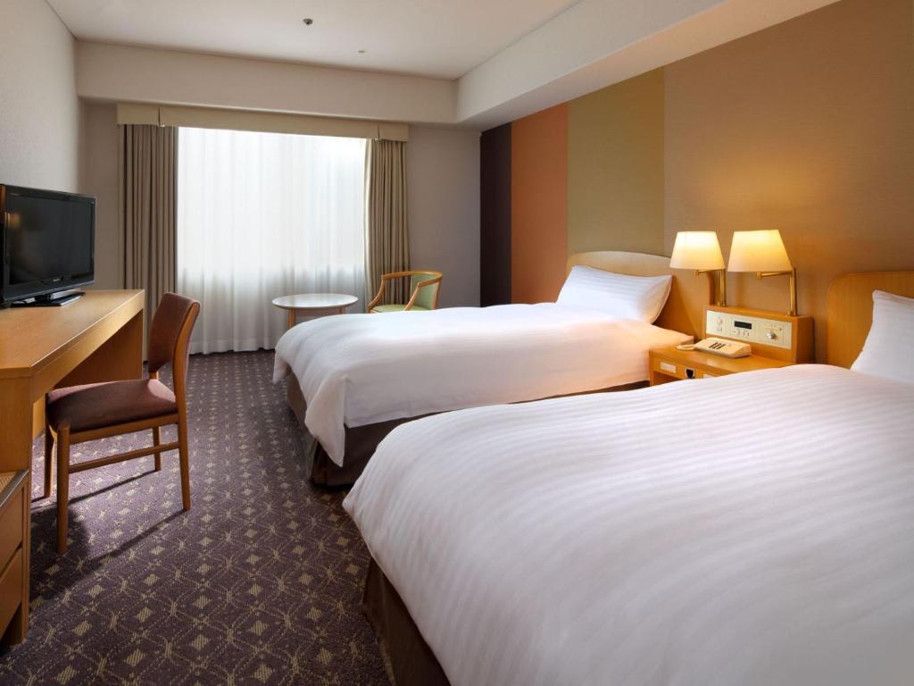 Postel nebo postele na pokoji v ubytování Miyako Hotel Kyoto Hachijo