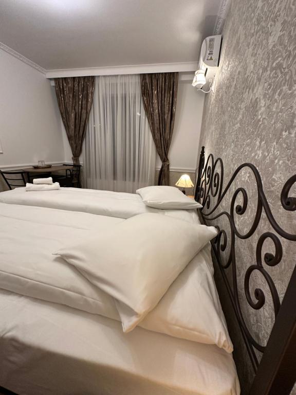 Hotel Boutique Cathedral Plaza Residences room for rent downtown - Resim 21