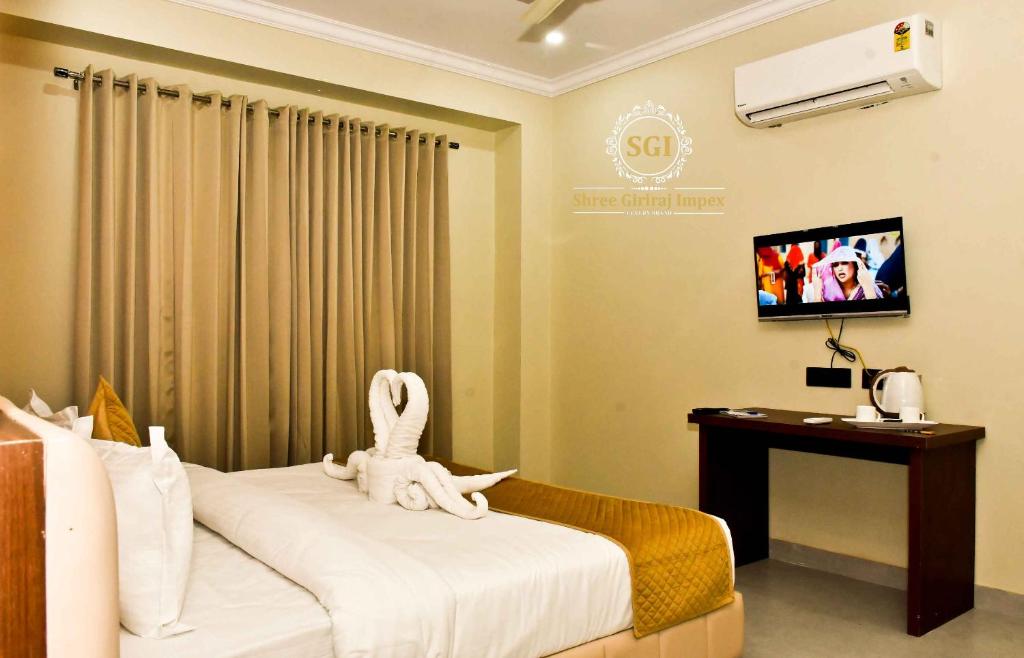 Μια τηλεόραση ή/και κέντρο ψυχαγωγίας στο Hotel SGI - Jaipur Airport Hotel