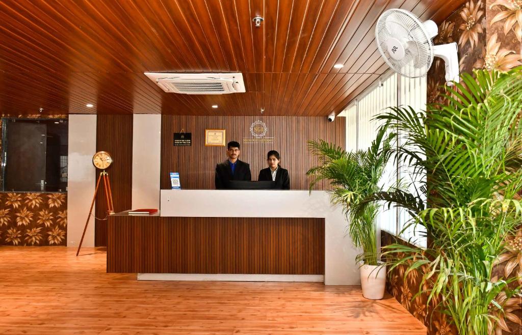 Ο χώρος του λόμπι ή της ρεσεψιόν στο Hotel SGI - Jaipur Airport Hotel