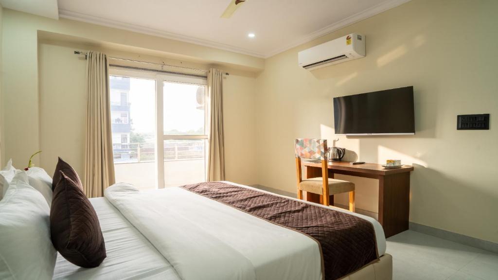 Ένα ή περισσότερα κρεβάτια σε δωμάτιο στο Hotel SGI - Jaipur Airport Hotel