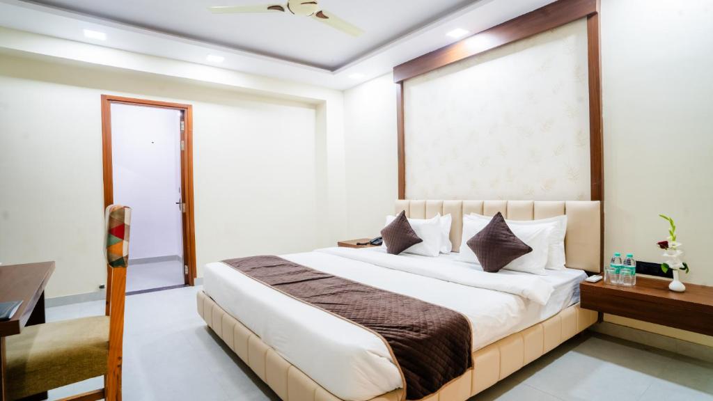 Ένα ή περισσότερα κρεβάτια σε δωμάτιο στο Hotel SGI - Jaipur Airport Hotel