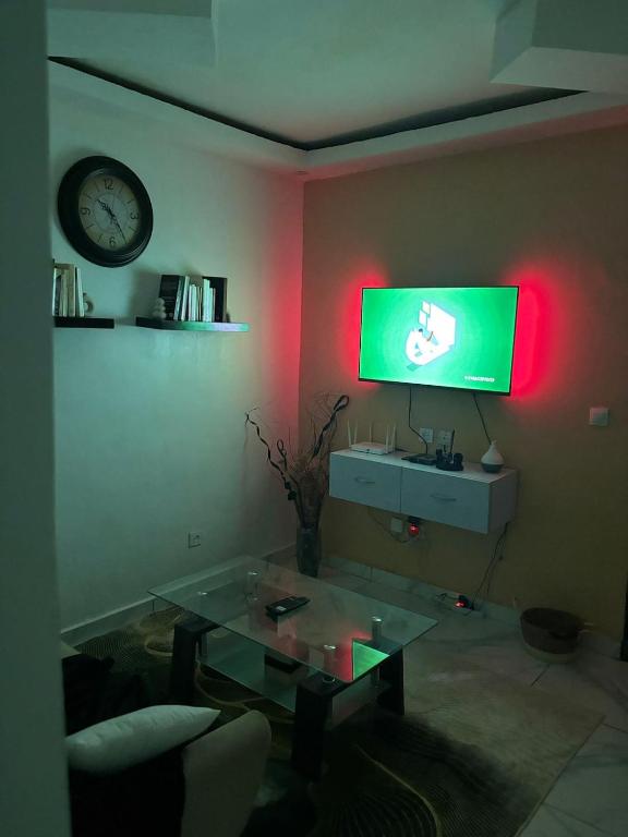 Μια τηλεόραση ή/και κέντρο ψυχαγωγίας στο MinoB Residence, T2- Apartment