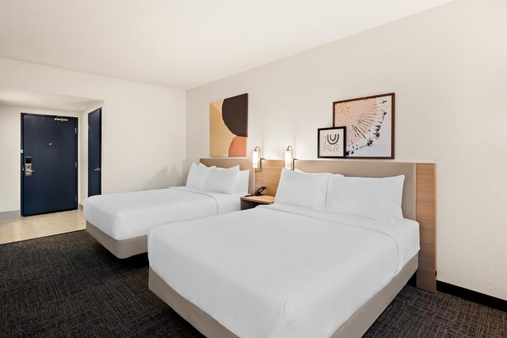 Spark by Hilton Williams - Queen Kamer Met 2 Queensize Bedden