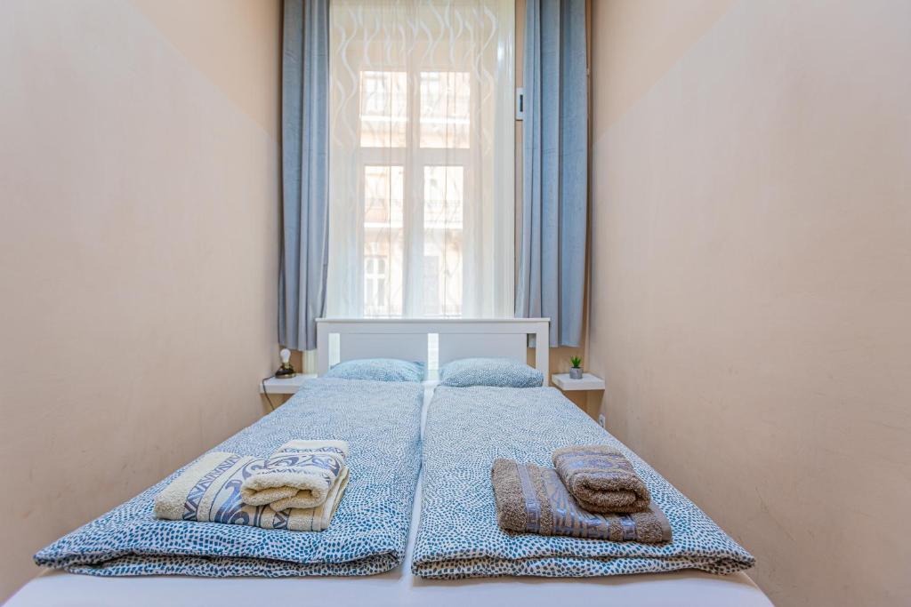 Posteľ alebo postele v izbe v ubytovaní Buda Castle Charming 2 bedrooms