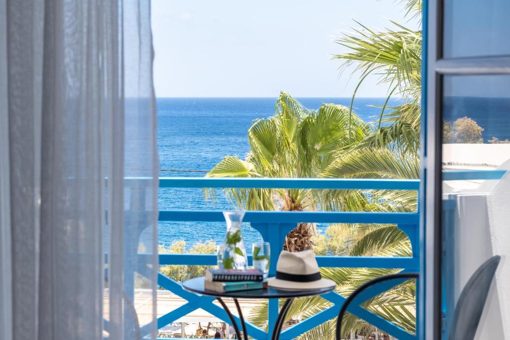 Kamari Beach Hotel - 