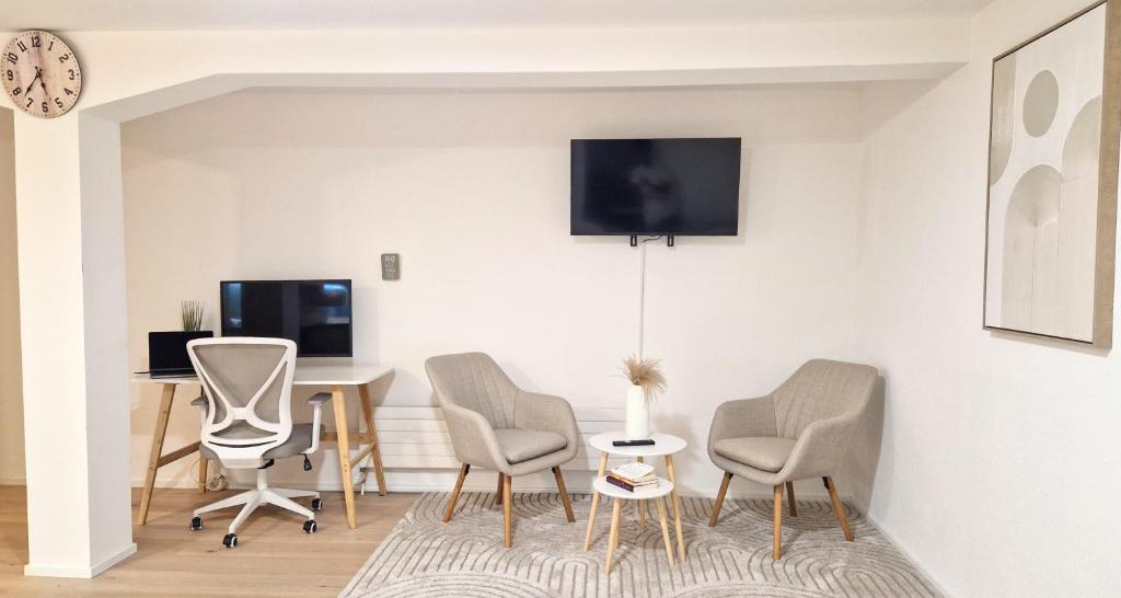 Queensize-Bett, Arbeitsplatz, gratis Parkplatz - Resim 5