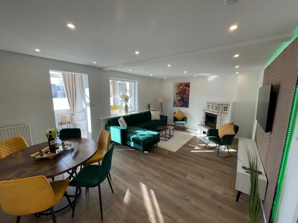 Posezení v ubytování Komfort Apartments am Badepark, Modern! Stylisch! Geräumig!