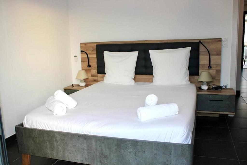a bedroom with a bed with two towels on it at 9D - appartement Bonifacio Corse in Bonifacio