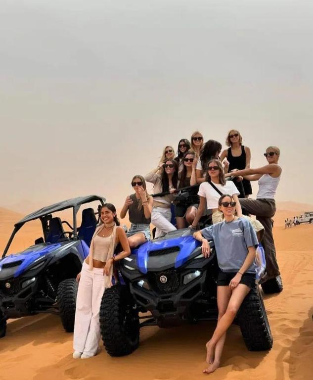 Επισκέπτες που μένουν στο Merzouga Luxury Camp