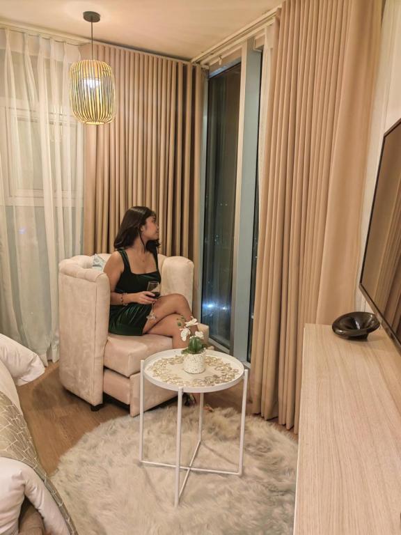 TV a/nebo společenská místnost v ubytování S&R Staycation Davao - Spacious 1Bedroom & Fully Equipped Unit Beside Abreeza Mall