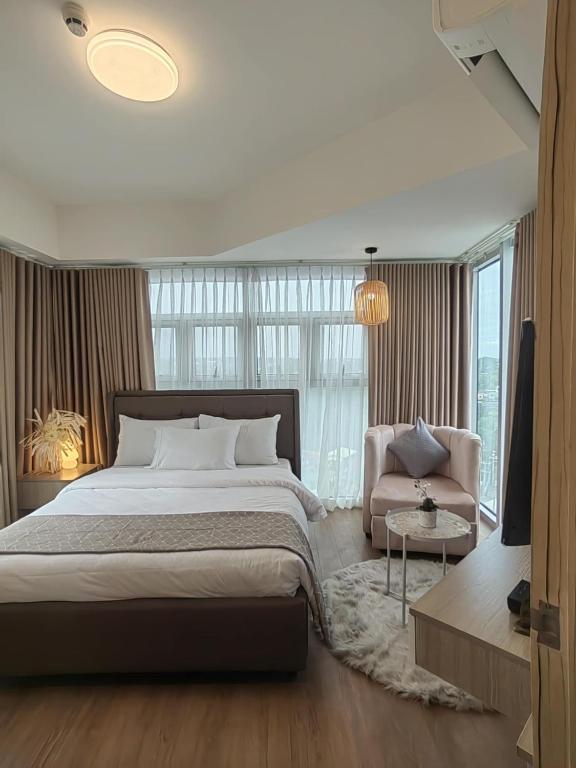 Postel nebo postele na pokoji v ubytování S&R Staycation Davao - Spacious 1Bedroom & Fully Equipped Unit Beside Abreeza Mall