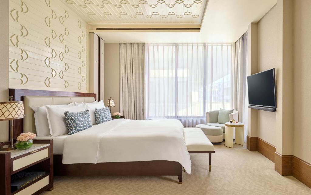 Postel nebo postele na pokoji v ubytování Mandarin Oriental, Doha