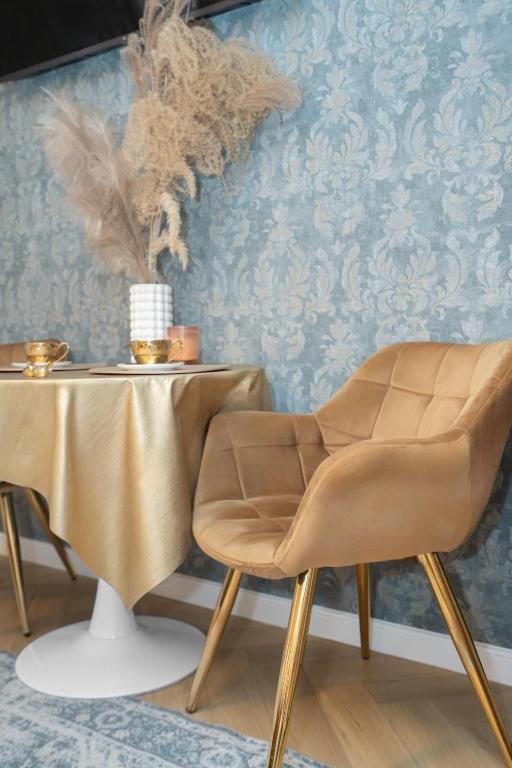 Gold Apartments Jacuzzi Room - 3