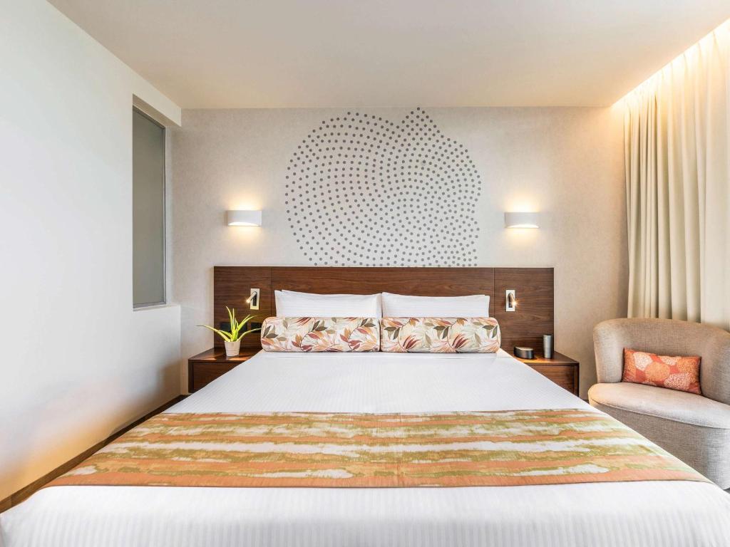 Postel nebo postele na pokoji v ubytování The Retreat Palm Dubai MGallery by Sofitel