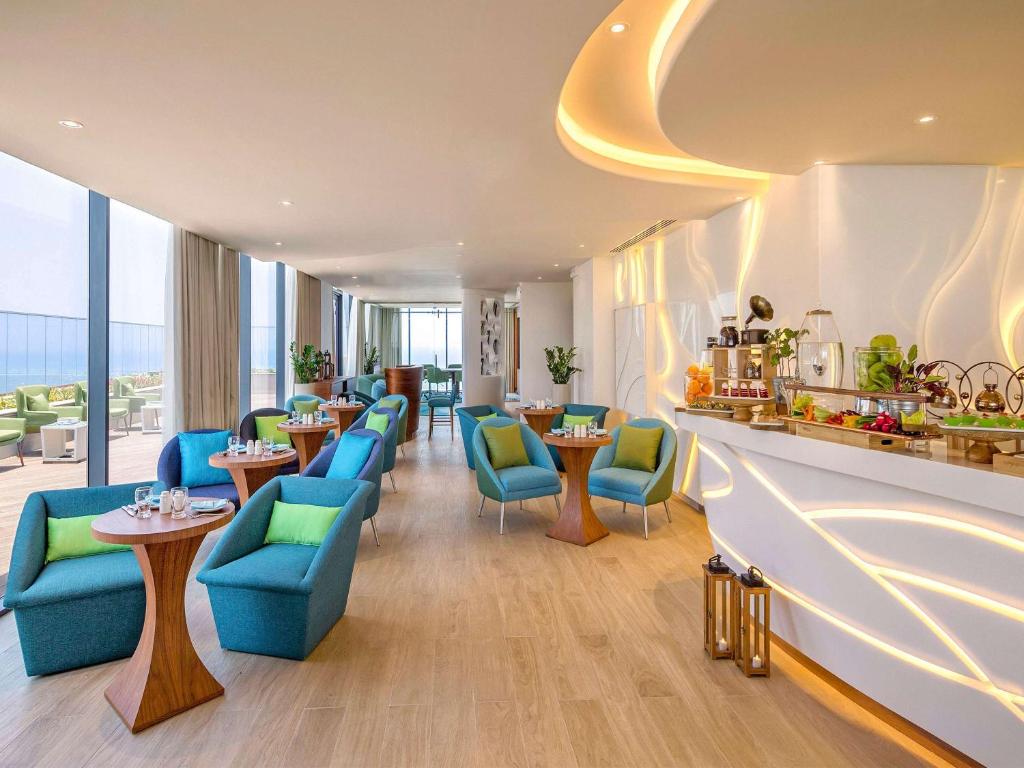Posezení v ubytování The Retreat Palm Dubai MGallery by Sofitel