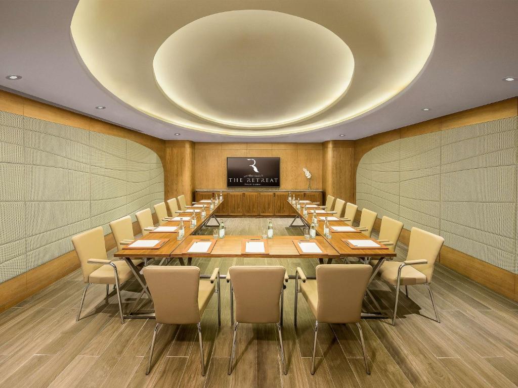 Konferenční prostory v ubytování The Retreat Palm Dubai MGallery by Sofitel