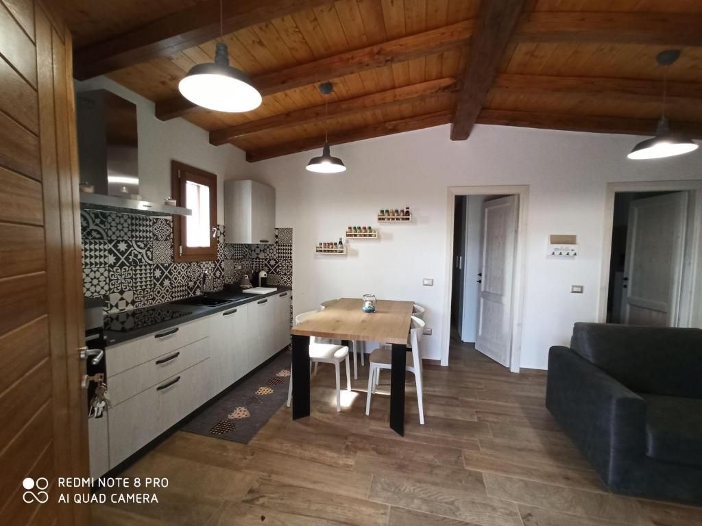 Kuchnia lub aneks kuchenny w obiekcie Holiday-House-Smeralda