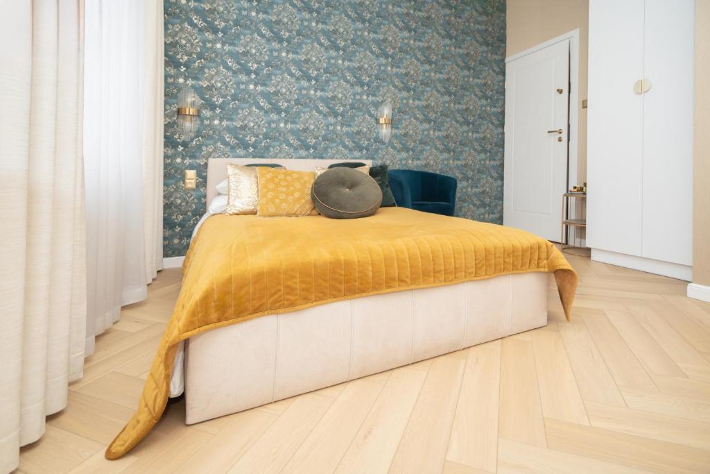 Gold Apartments Jacuzzi Room - 14